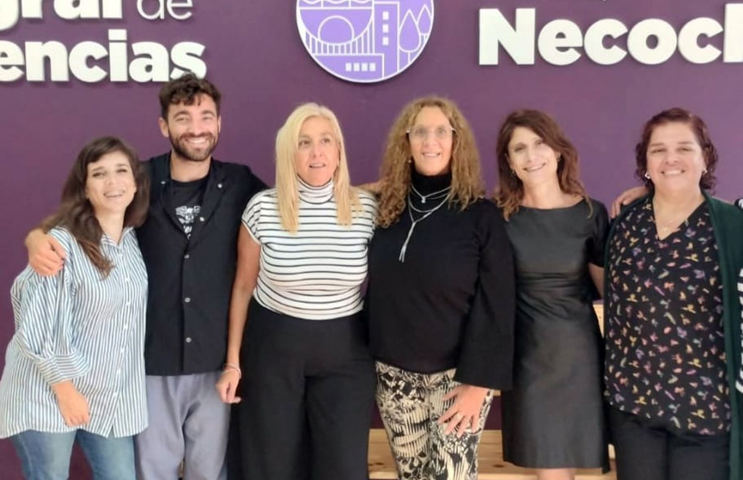 Equipo interdisciplinario. Profesionales junto a la secretaria de Salud, Andrea Perestiuk, y la directora de Atención Primaria, Carina Mazeris