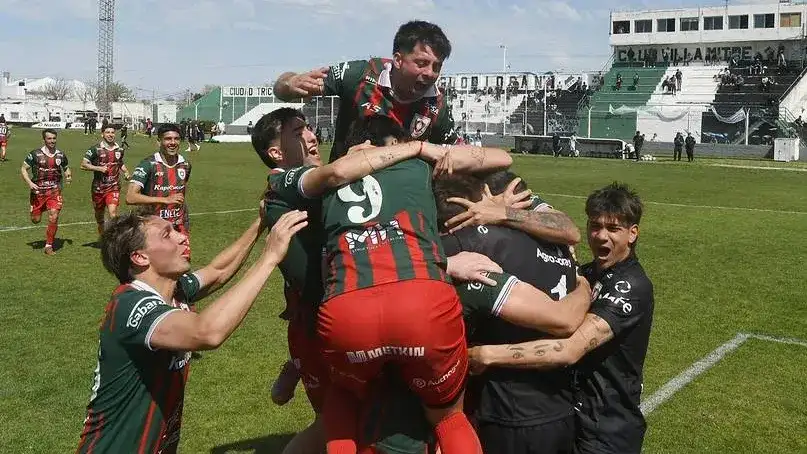 FOTO EMMANUEL BRIANE-LA NUEVA Círculo Deportivo festejó en Bahía Blanca.