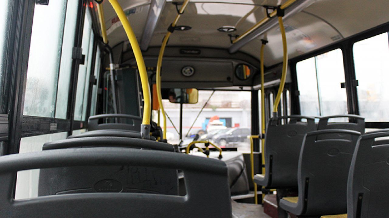 Delincuentes armados asaltaron un colectivo de la línea 8