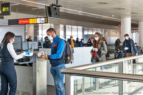 IATA insta a los gobiernos a priorizar a los trabajadores aeronáuticos entre los grupos que reciban la vacuna contra el COVID-19