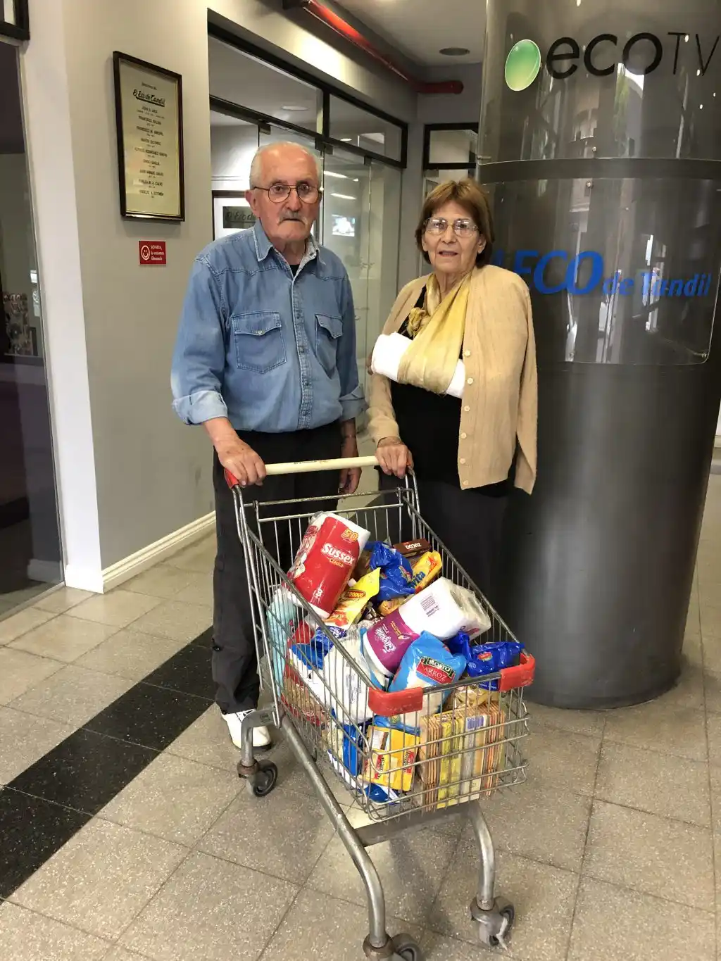 Fue entregado otro carro repleto de mercadería