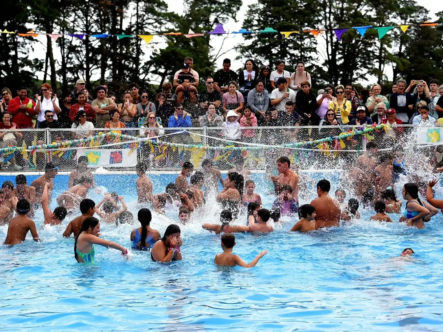 En la Colonia participaron 133 ayudantes adolescentes, 39 profesores y 4 guardavidas, quienes trabajaron con los distintos grupos.