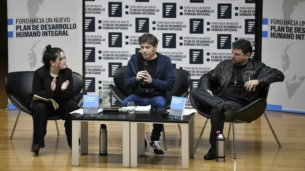Axel Kicillof, junto a Ofelia Fernández y Juan Grabois.