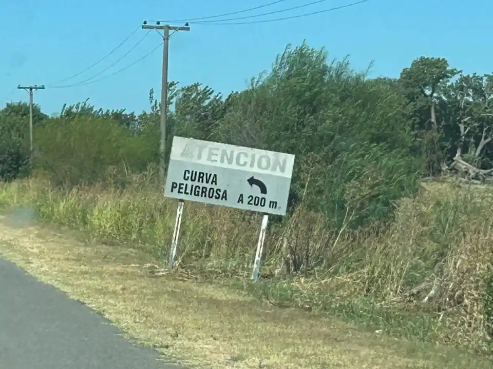 Vuelta de Obligado: la señalización es un desastre