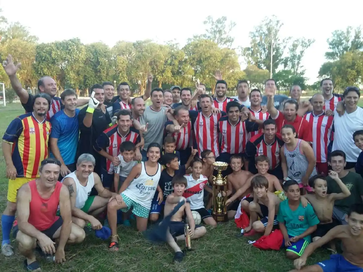 Graduados, campeón absoluto