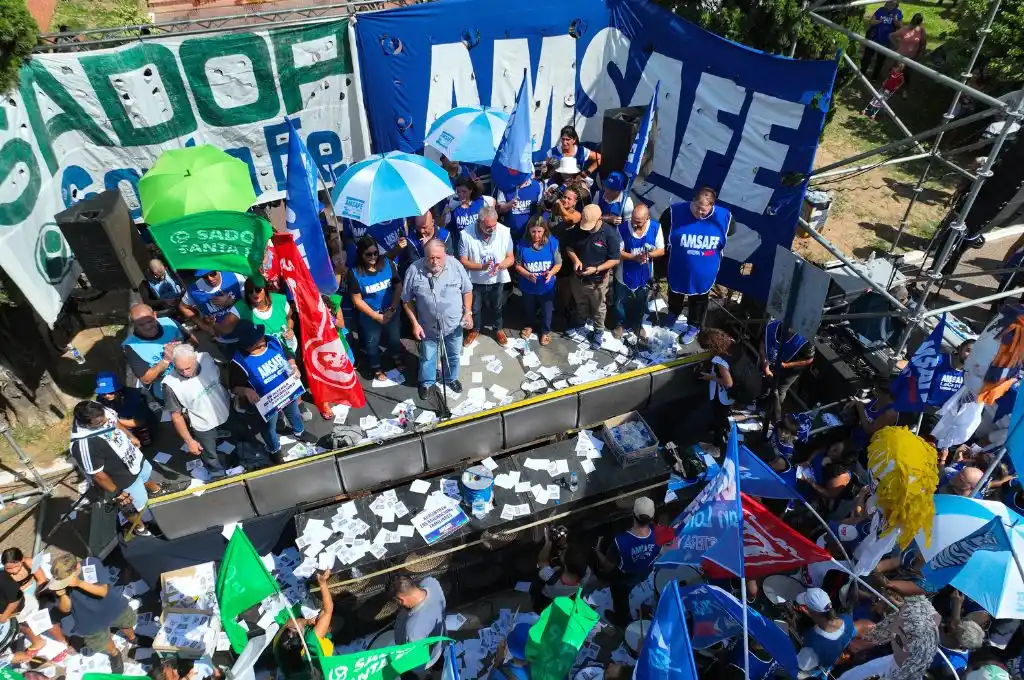 Sin convocatoria para los gremios, los docentes santafesinos ratifican el paro de martes y miércoles
