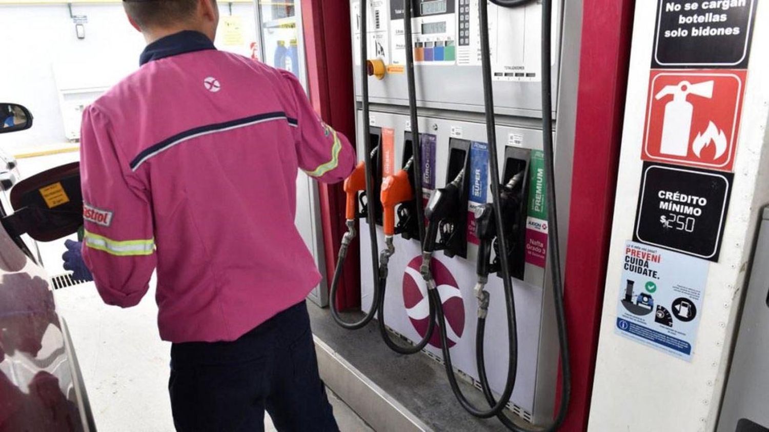 Axion se sumó a YPF y Shell y subió 1,5 por ciento sus combustibles 