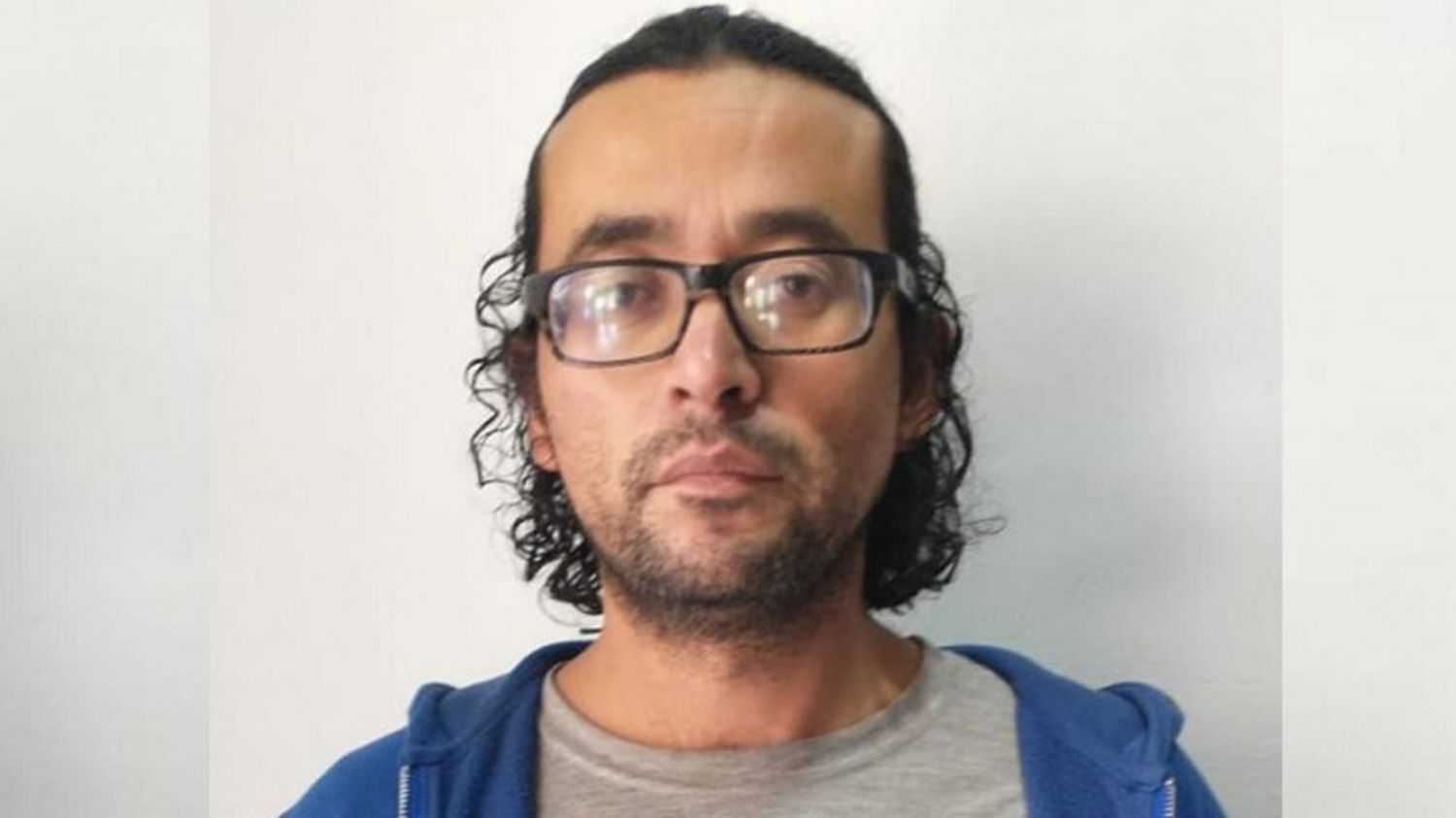 ¡MONSTRUOSO! Sujeto  DESCUARTIZÓ  a su mamá y guardó las partes en la nevera