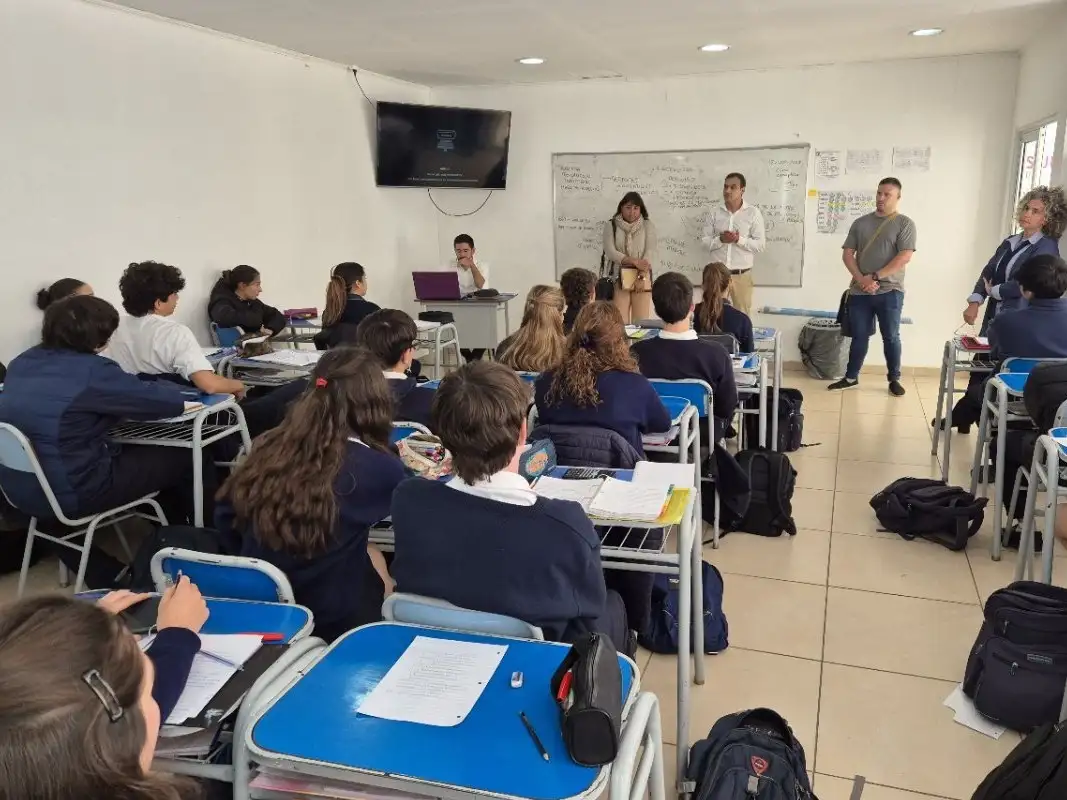 Continúan las visitas informativas sobre el Concejo Deliberante Estudiantil en escuelas de la ciudad