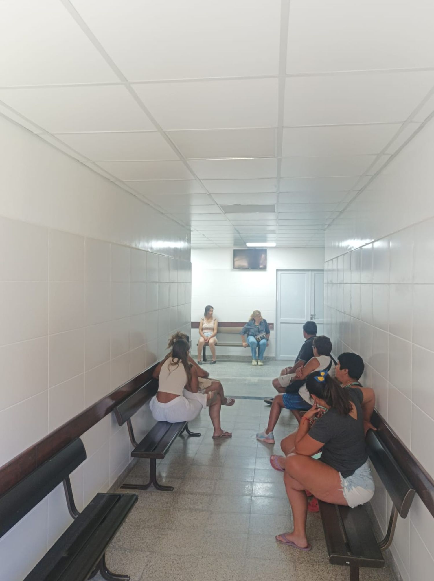 Sala de espera de la guardia totalmente nueva-