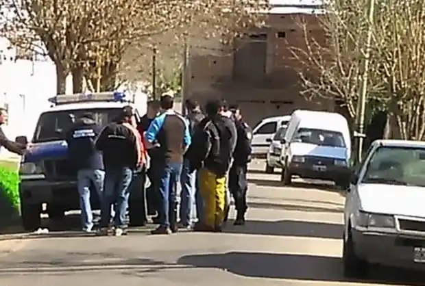 Vecinos encontraron cocaína en la vereda de sus domicilios 