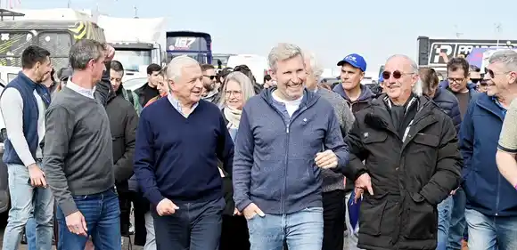 Frigerio visitó el Autódromo de Concepción del Uruguay durante la 8ª fecha del Turismo Carretera