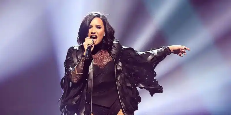 Demi Lovato se compromete con Max Ehrinch