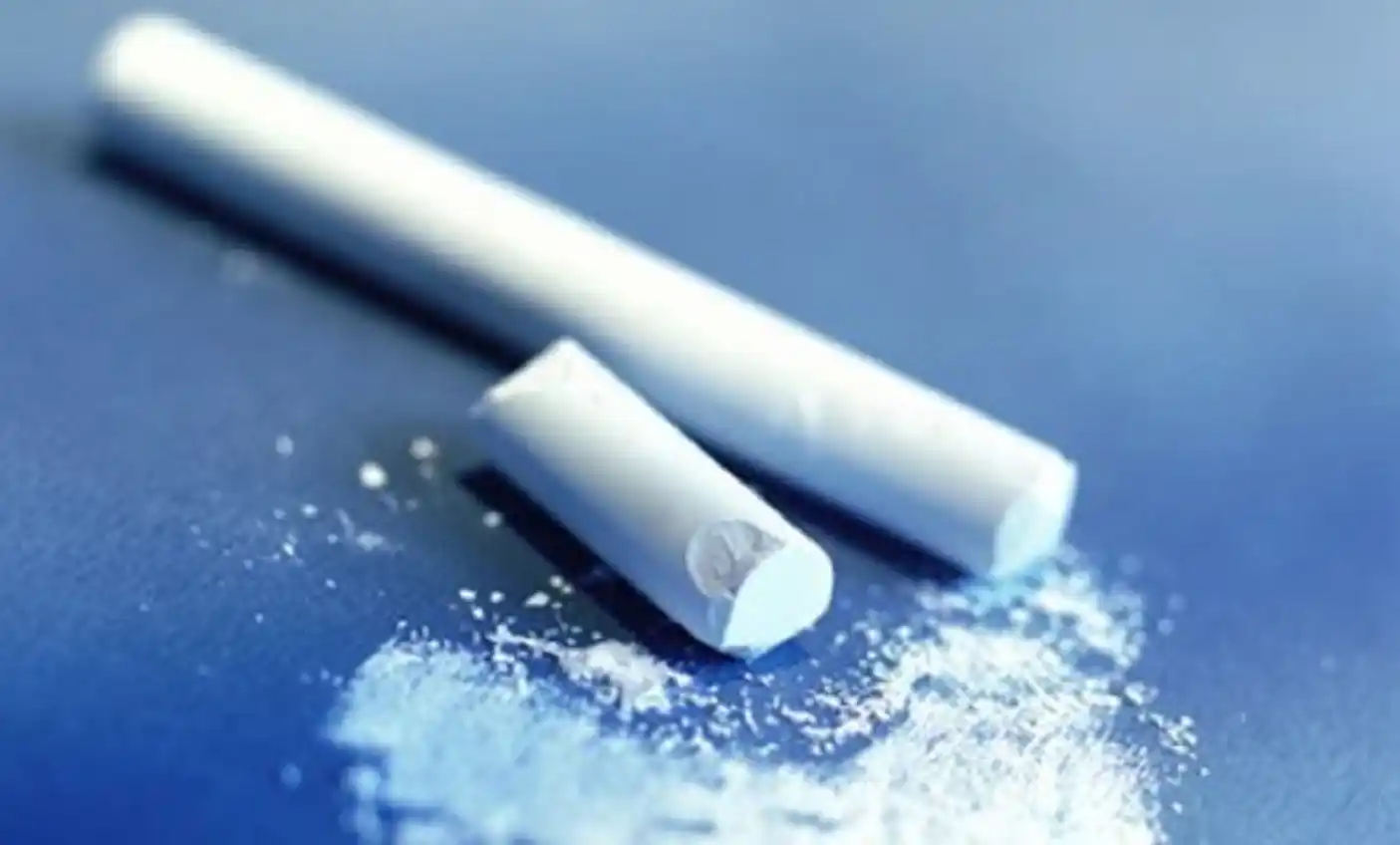 Preocupación en una escuela de Gualeguaychú: Niños &quot;jugaban&quot; a aspirar tiza rallada