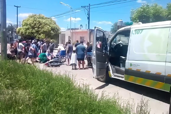 Accidente: mujer herida tras ser atropellada por un auto que dobló en contramano por calle Caseros