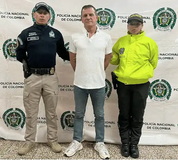 Capturan a un capo italiano, armado y rumbeando, en Barranquilla