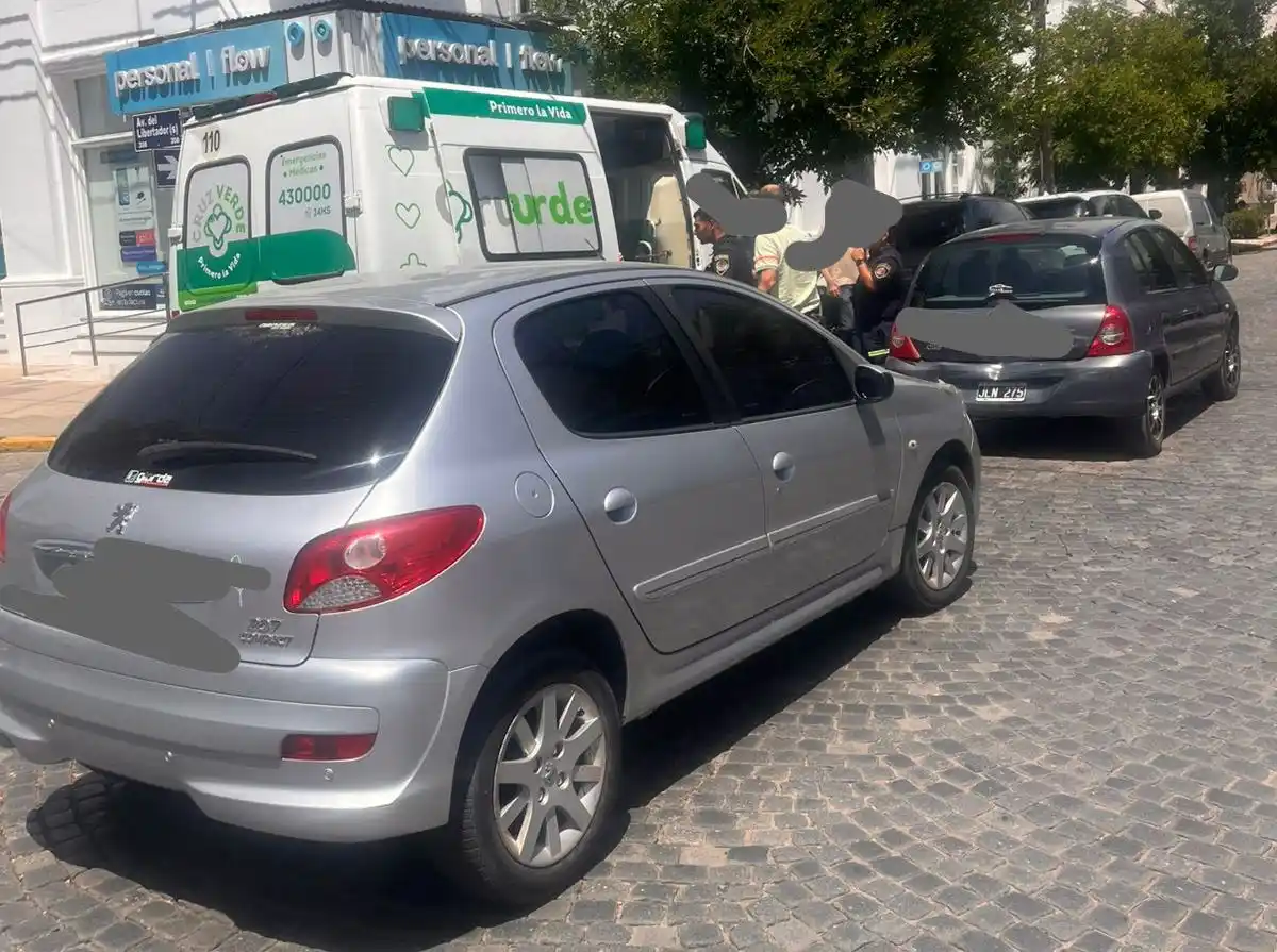 Accidente de tránsito en el centro: una mujer embarazada y su hijo resultaron ilesos