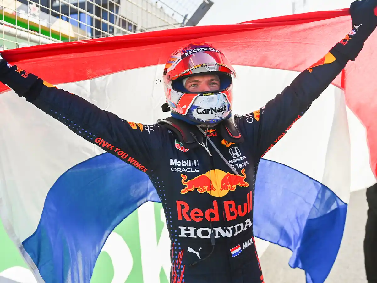 Verstappen voló en su casa y es el nuevo líder de la F1