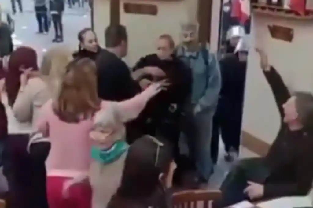 El incidente tuvo lugar en la pizzería La Americana.