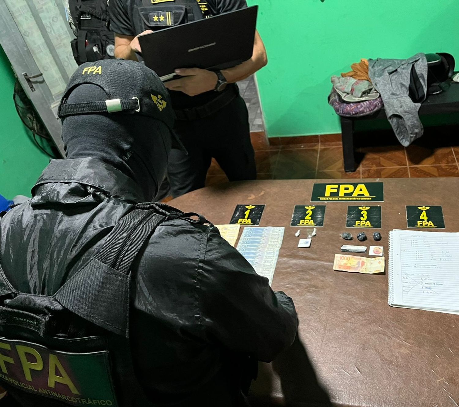 Secuestraron 318 dosis de marihuana, varias dosis de cocaína, $66.100 en efectivo y diversos elementos de interés para la causa