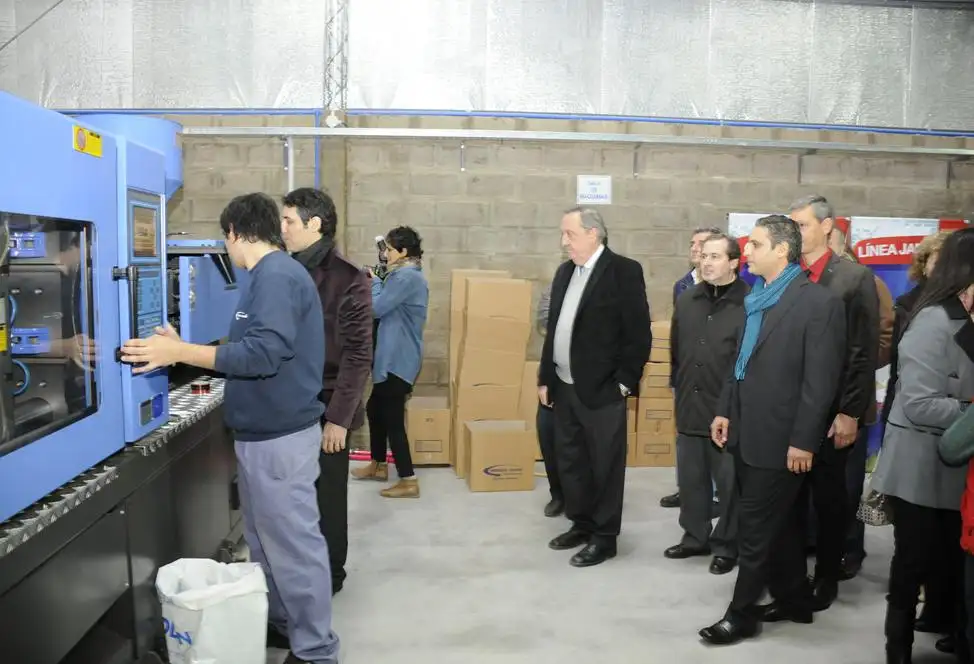 Una fábrica de plásticos de Burzaco abrió su  planta en el PIT 