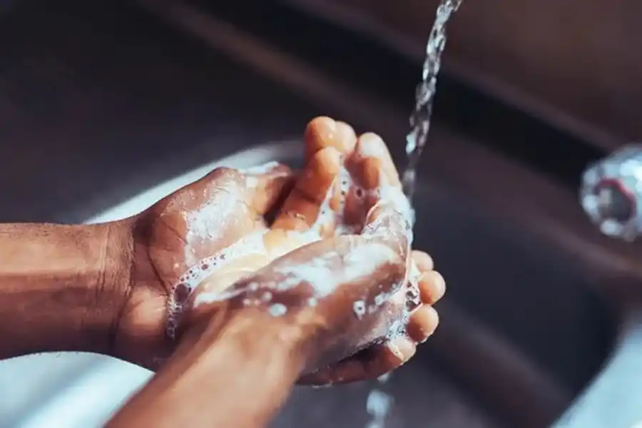 Sudáfrica: vigilan la calidad del agua por un brote de cólera que ya mató a 50 personas