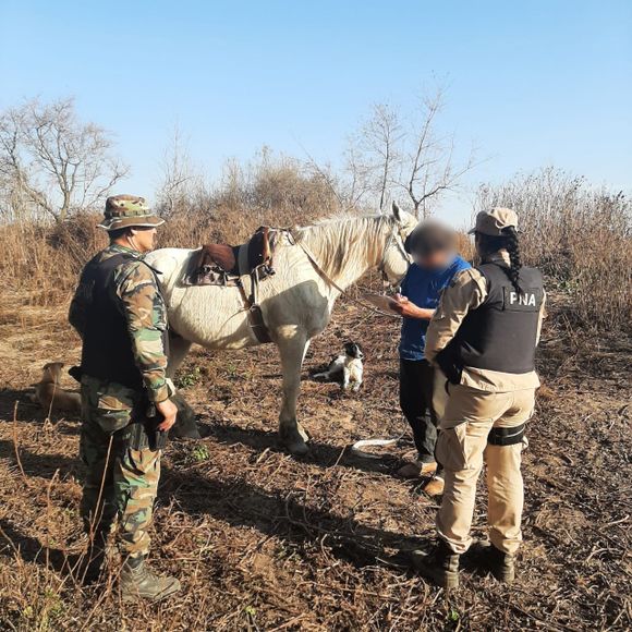 Los detenidos de San Pedro por incendios en islas están en el penal de Victoria y pudieron hablar con sus familias