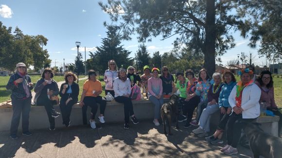Alumnas de los talleres de deporte del barrio Villa Italia realizaron un pícnic por el día de la primavera
