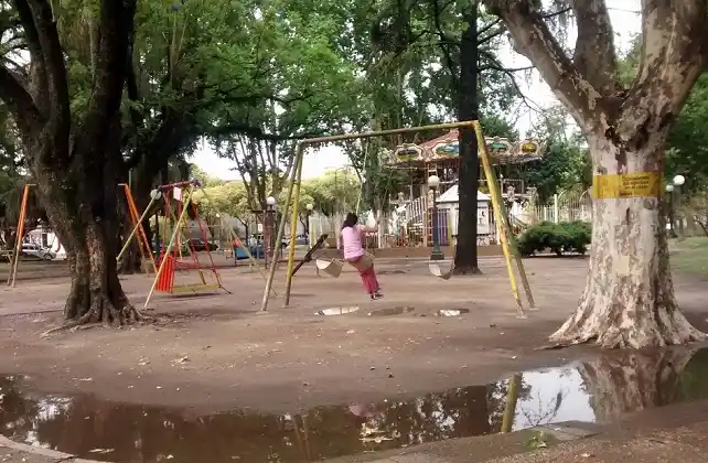 El alerta continúa vigente y las lluvias podrían extenderse hasta mañana