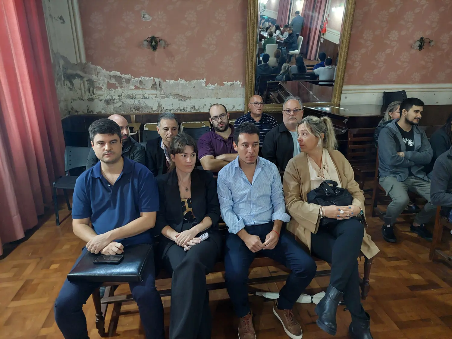 Empleados de Afip San Pedro presenciaron la Banca Abierta y el debate en el recinto.
