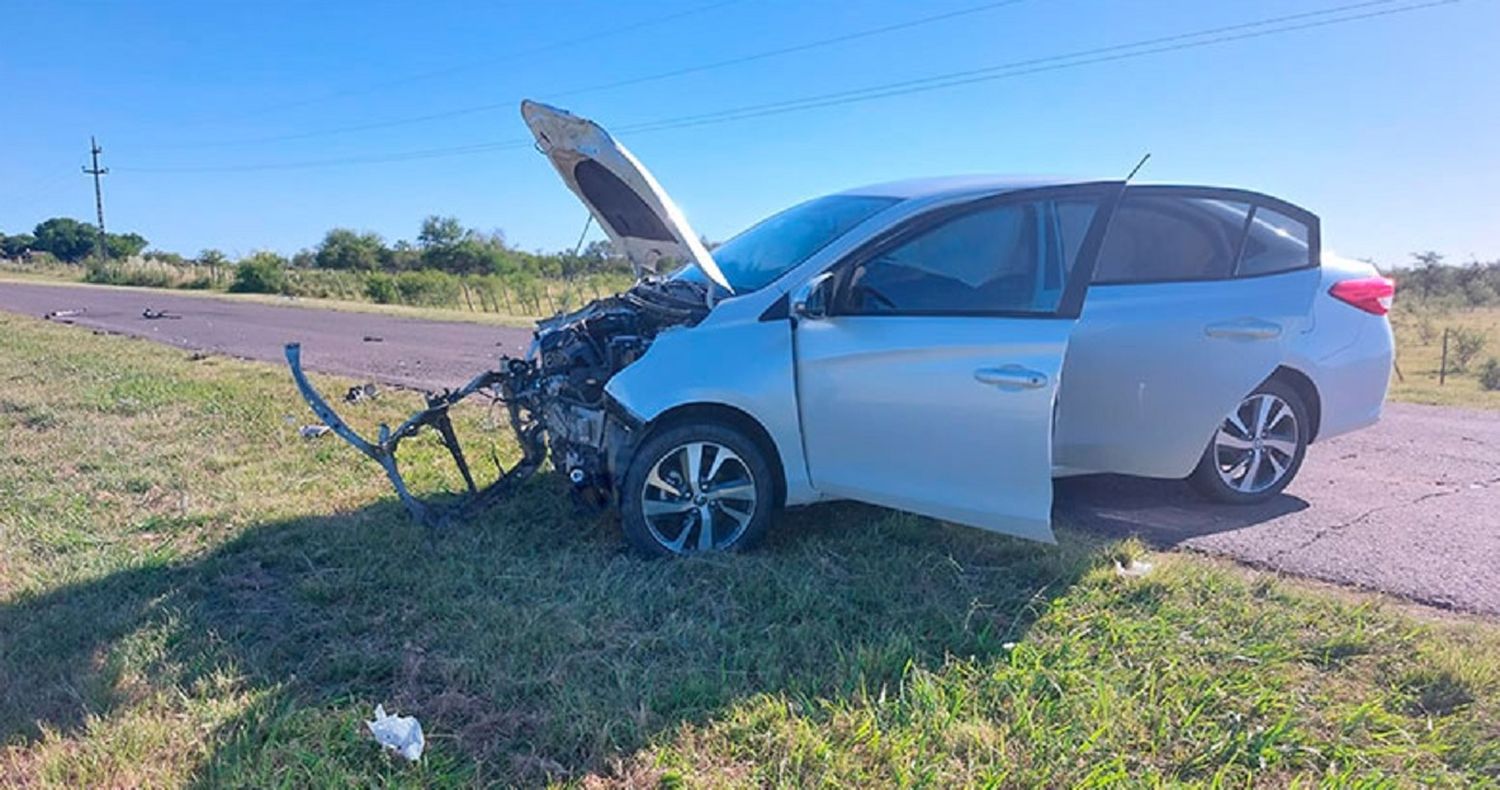 Chocaron dos autos en el acceso a una localidad entrerriana: solo hubo heridos leves