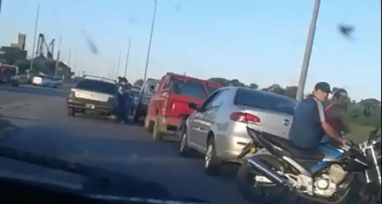 Quejas por autos estacionados en la avenida Kirchner por eventos de doma