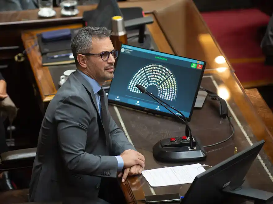 Con final abierto, el Gobierno enfrenta una mega sesión para sostener los vetos que podría impactar en la campaña