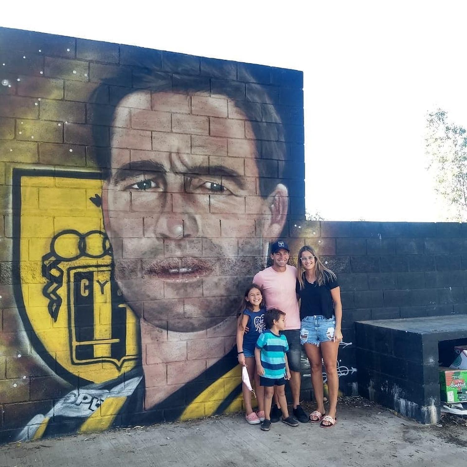 Santamarina homenajea a Michel con un mural en el predio Centenario