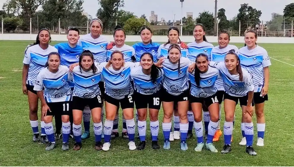 Las chicas de la V Azulada no pudieron en la final y se quedaron con el segundo puesto.