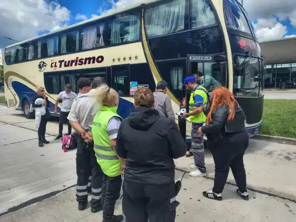 En Mar del Plata, interceptaron a un micro que iba a transportar a 56 pasajeros sin seguro ni habilitación