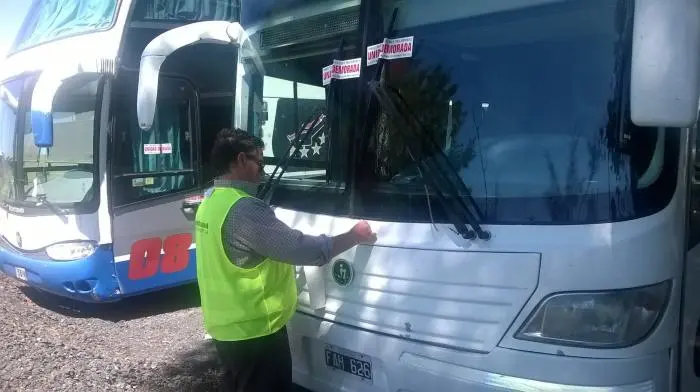Secuestraron dos micros ilegales en Ruta 2