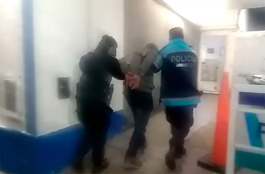 Robó una moto en la puerta del boliche, pero lo atraparon