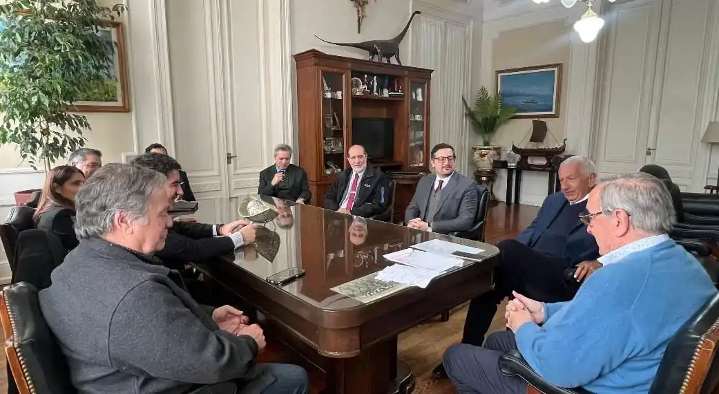 Representantes de las entidades organizadoras mantuvieron un encuentro con el intendente Miguel Lunghi.