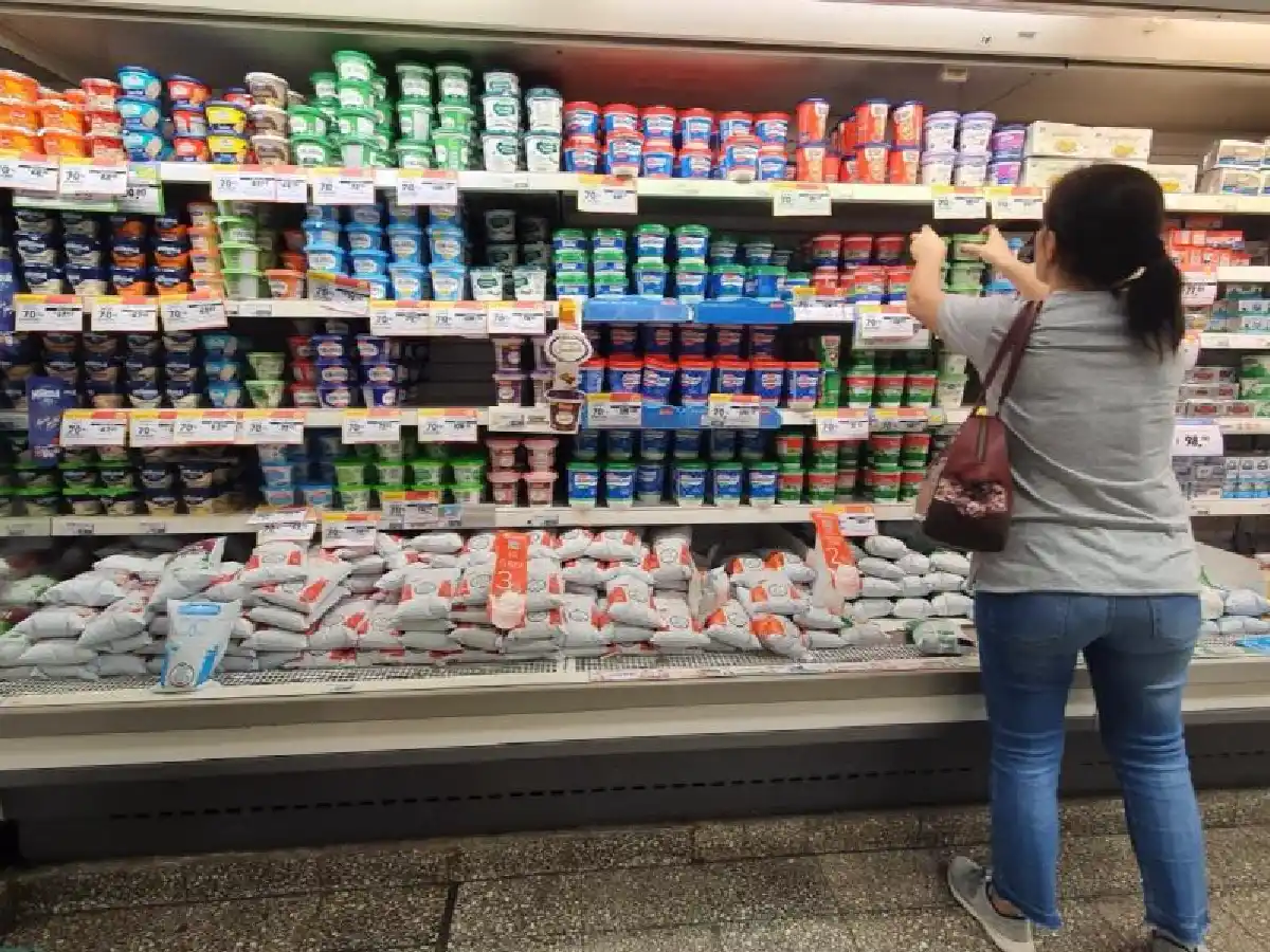 Una familia necesita más de $16 mil para comprar los alimentos esenciales.