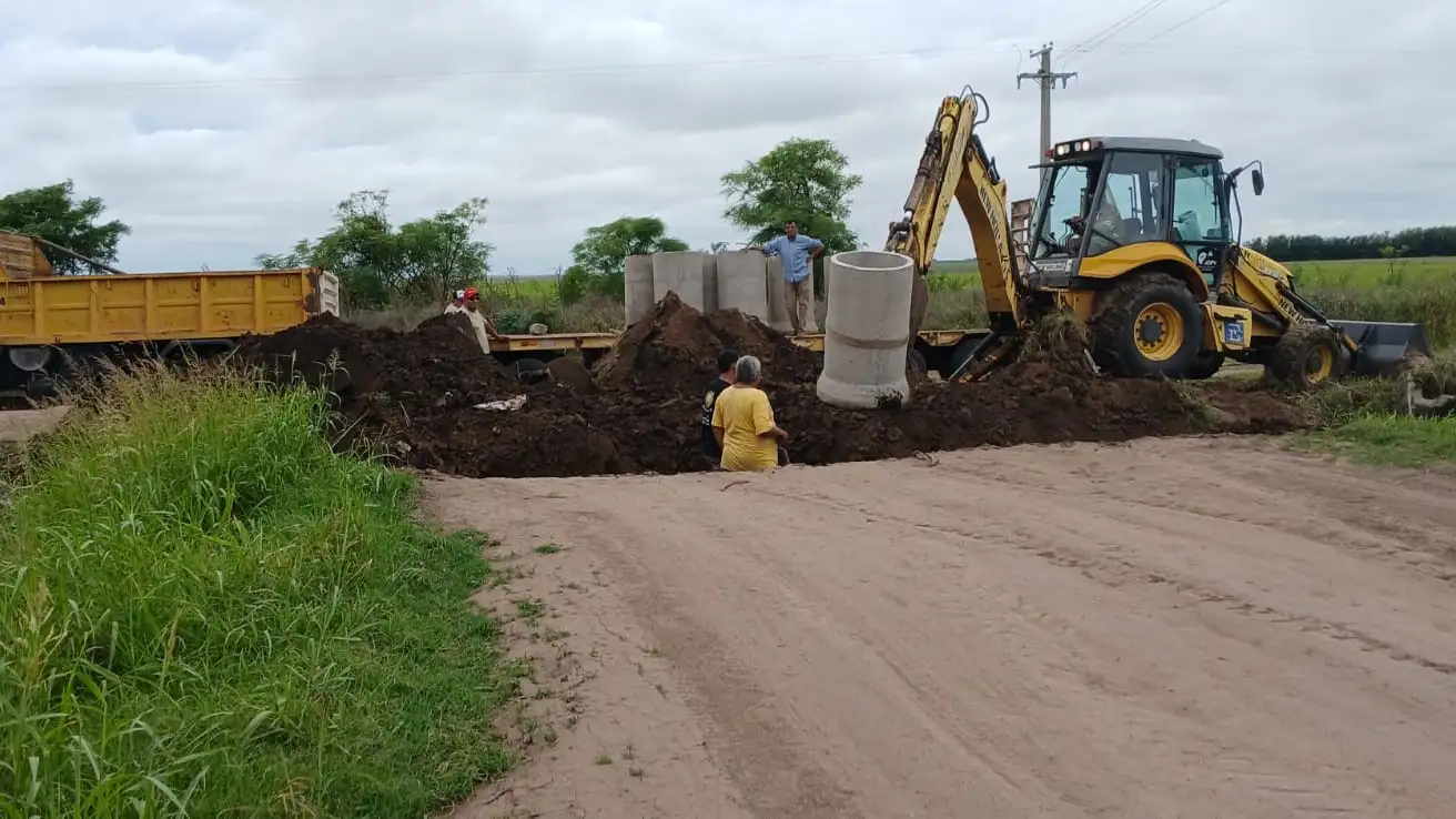 Calderón: reparaciones en el acceso, obras en el salón comunitario y mantenimiento de caminos