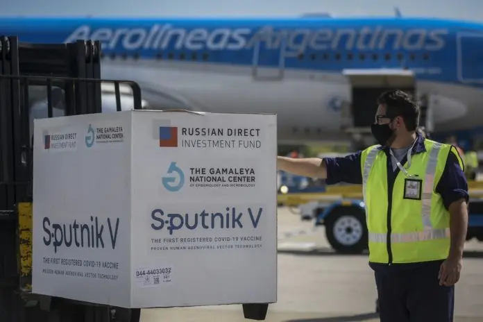 Llegó un nuevo vuelo de Aerolíneas con 500 mil dosis de Sputnik V