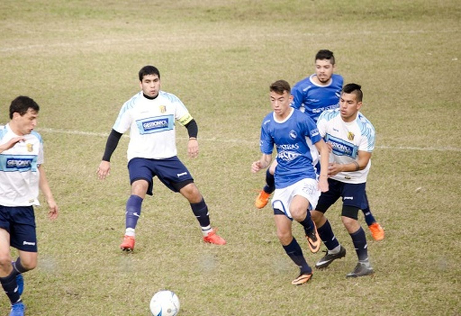 El clásico de Urdinarrain fue para Juventud que volvió a sonreír