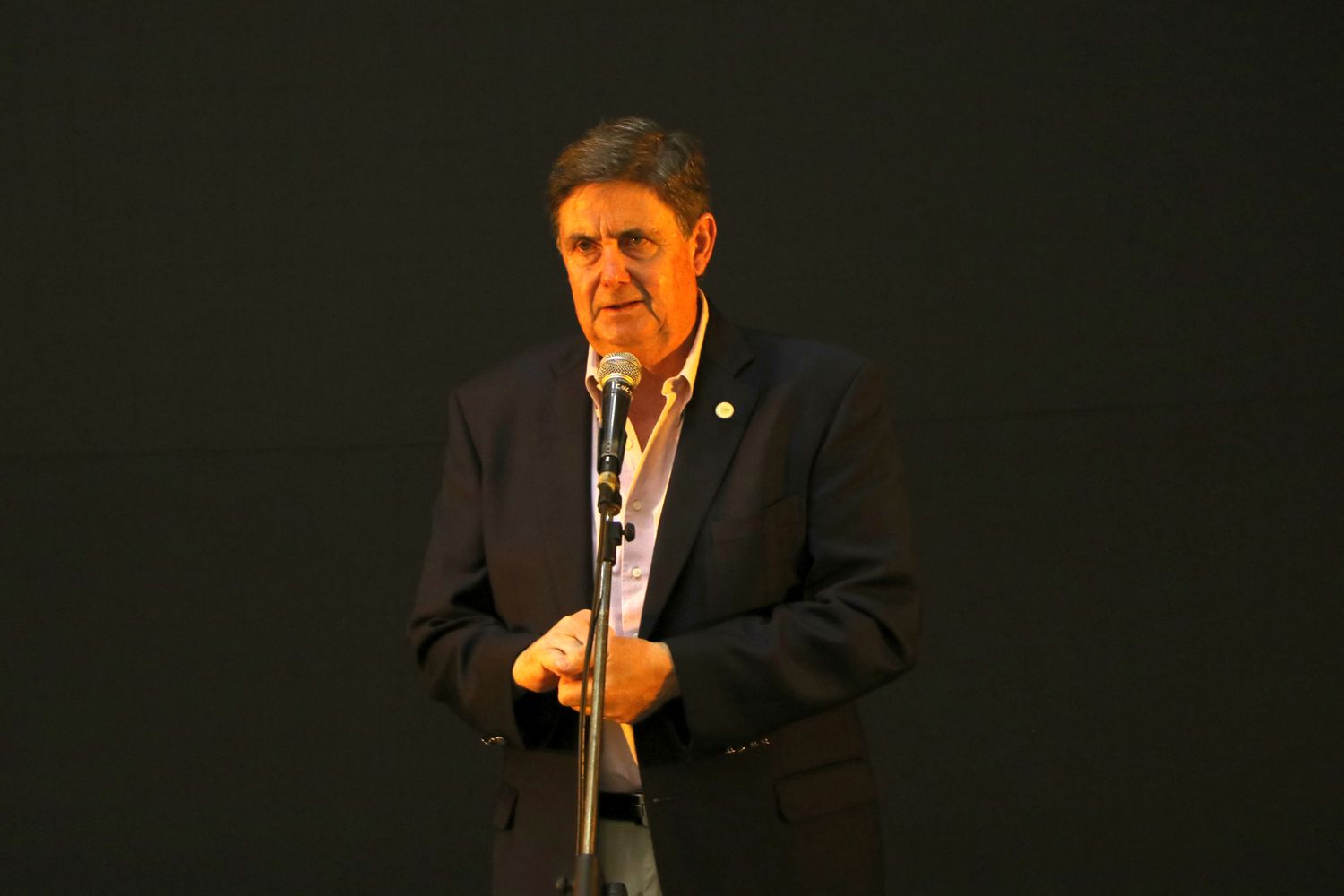 El intendente de San Cayetano Miguel Gargaglione sigue “con mejorías, estable”