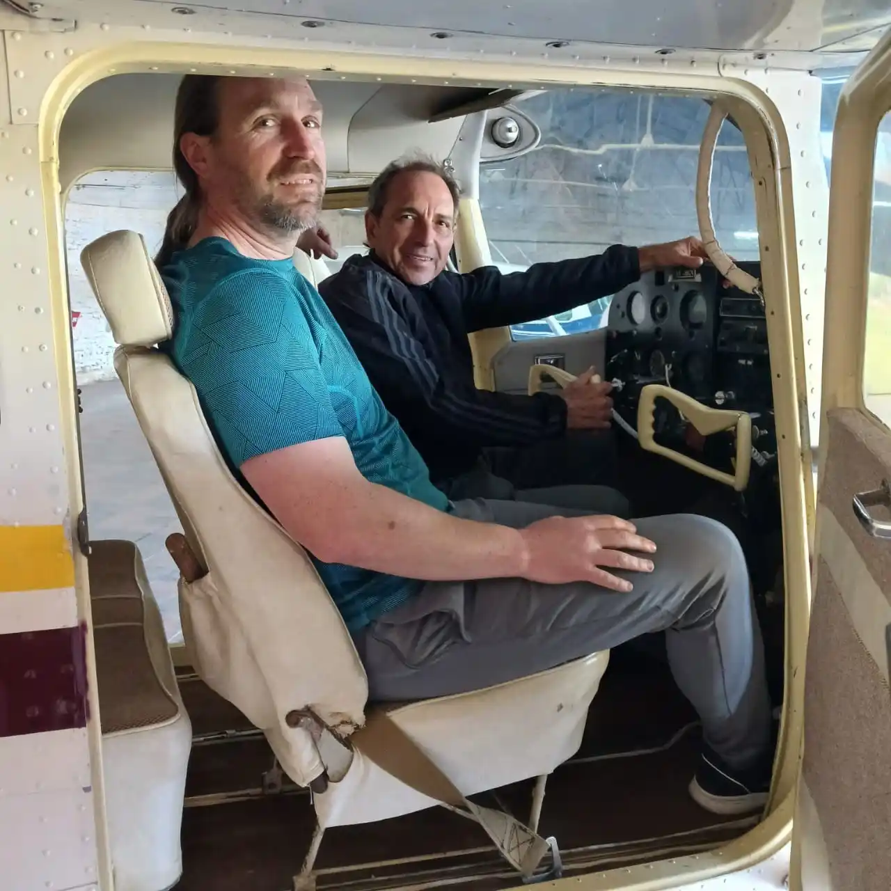 Rafael Fernández Arancibia y Marcelo Bulo en el Cessna 172-