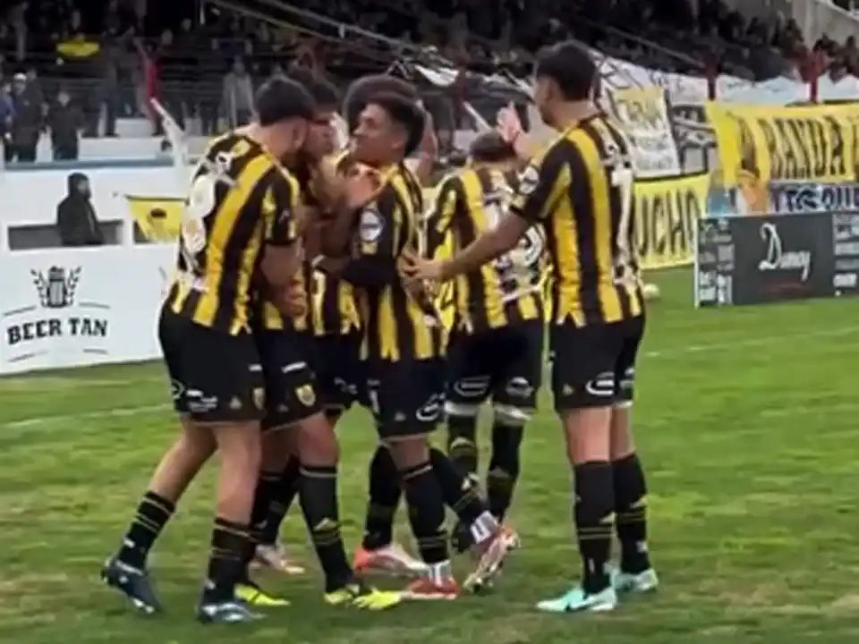 Santamarina le ganó a Kimberley de local y sumó su segunda victoria en el torneo