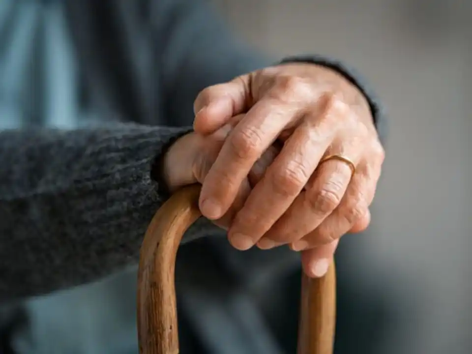 Fin a la pensión por viudez: el cambio previsional que deja sin protección a miles de mayores