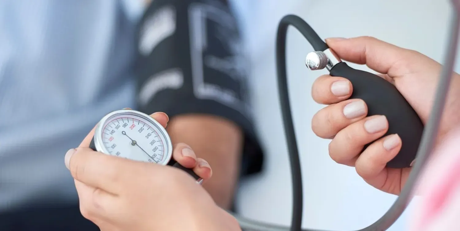 Según el estudios, solo 1 de cada 4 pacientes hipertensos tratados está bien controlado.