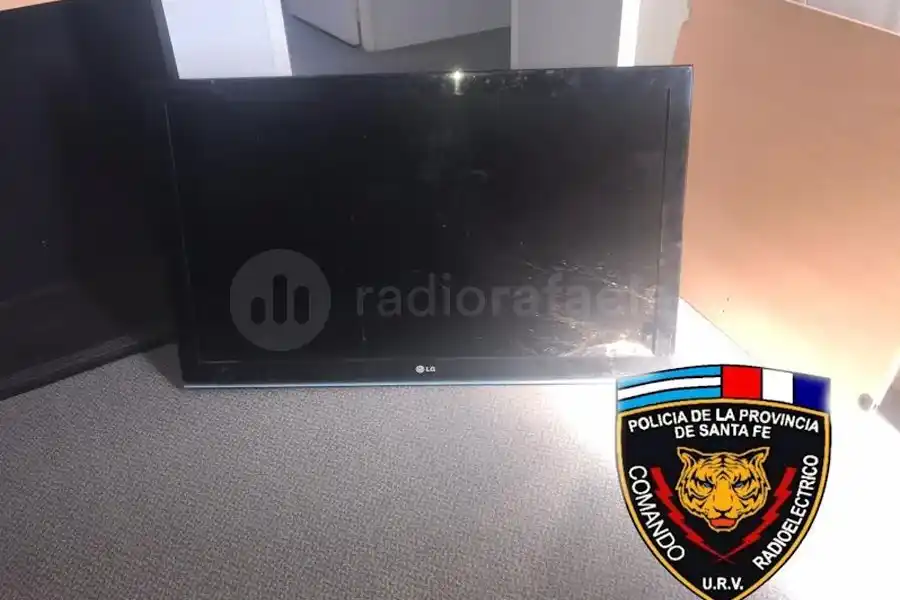Salió de su casa y se encontró con un televisor frente a su puerta