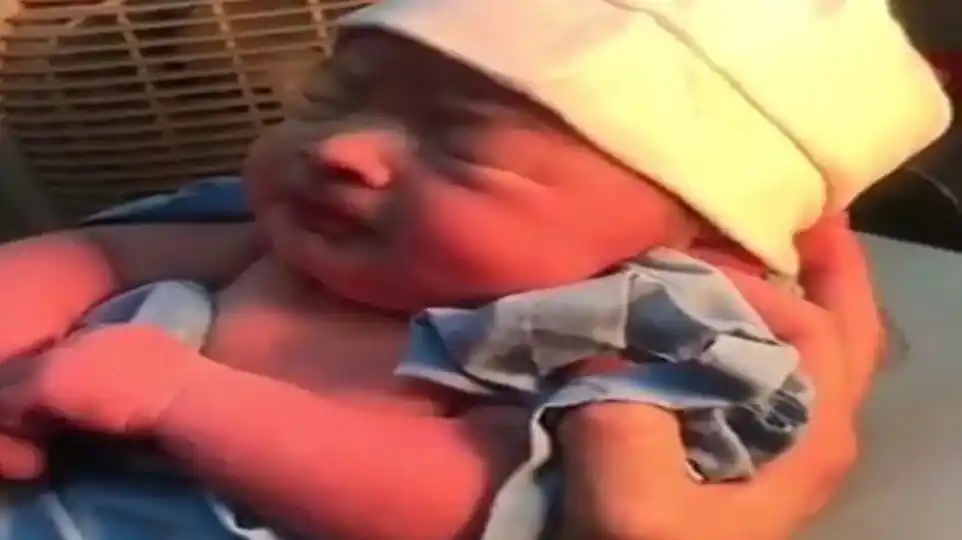 Desgarrador: hallan una beba recién nacida dentro de una bolsa de basura